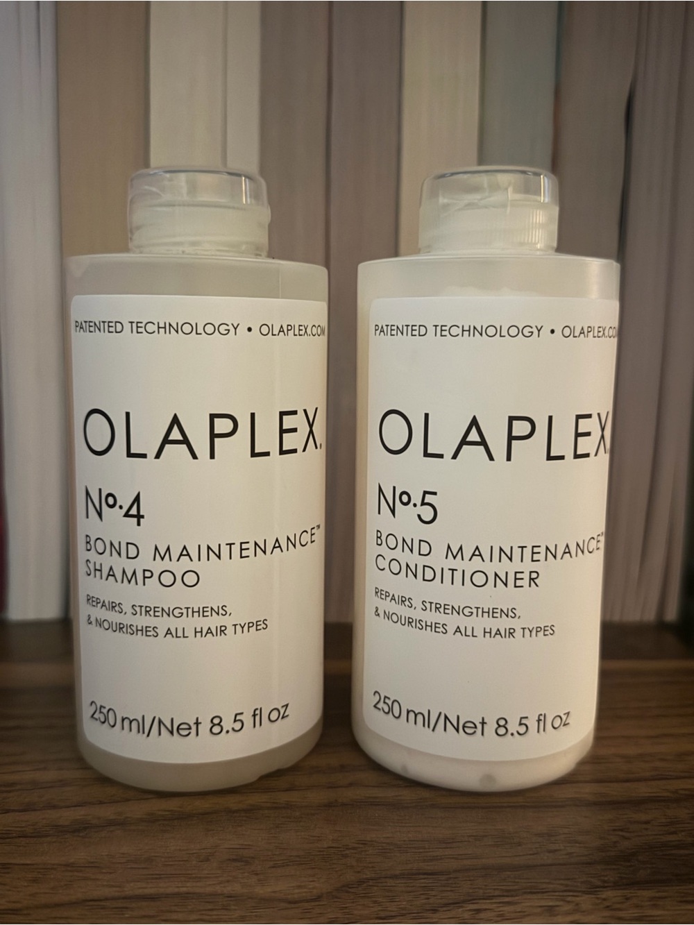 OLAPLEX No.4 & No.5 Bond Maintenance Shampoo & Conditioner - White